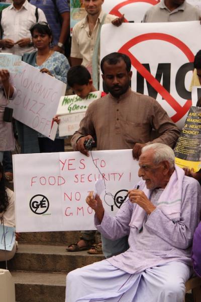 Noted Freedom Fighter Doreswamy joined the Bangalore protest against Monsanto